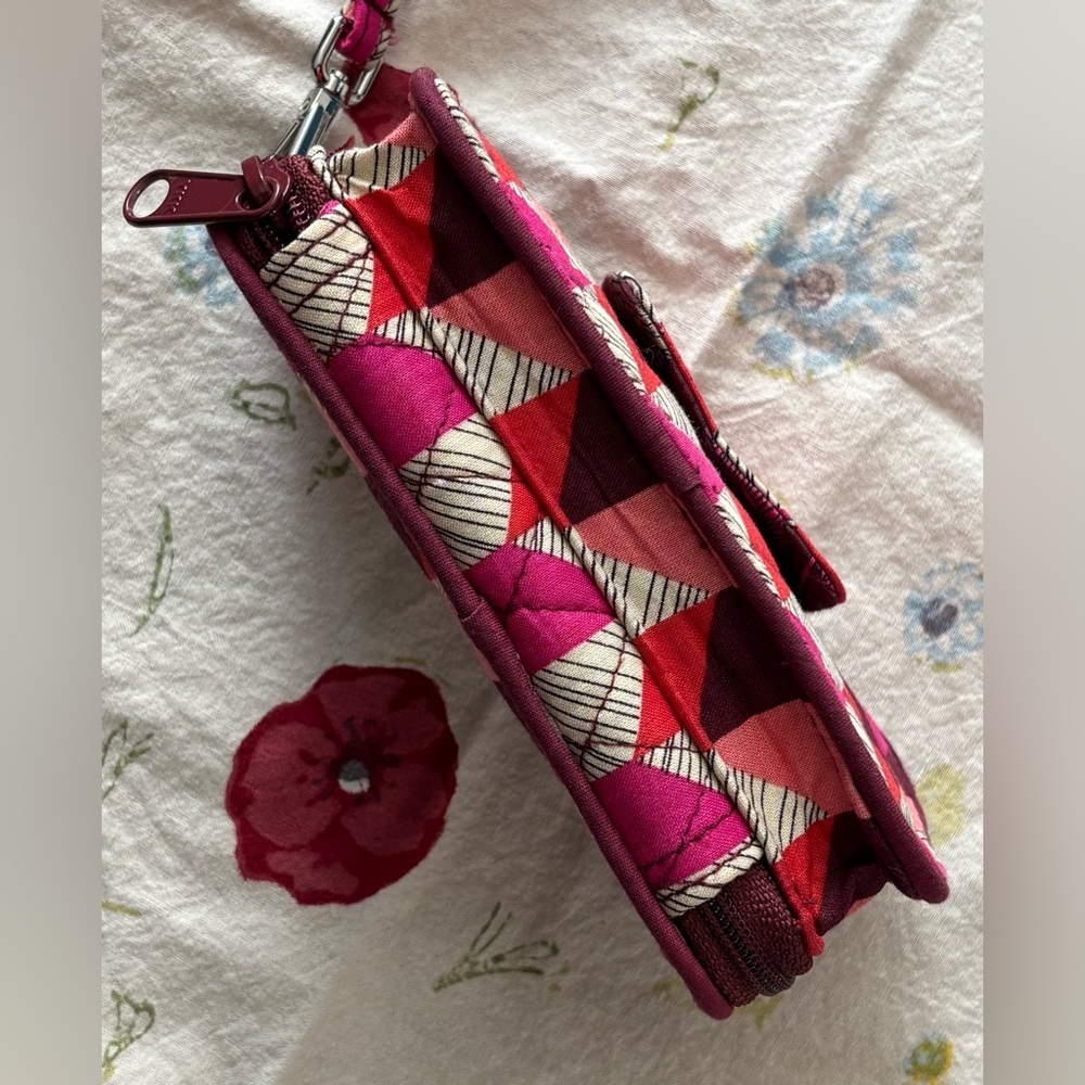 🎈2/$40, 3/$50🔶 VERA BRADLEY NWOT quilted Geometric Patterned Wristlet/Wallet - Picture 7 of 16